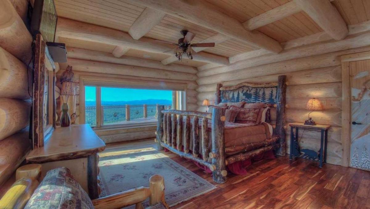 Popular attractions Area Nearby Property